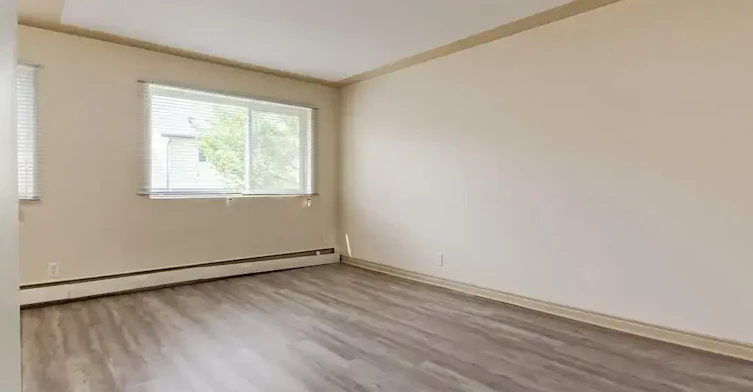 3-10945 106 Street NW, Edmonton, AB, T5H 2Y3 - 8