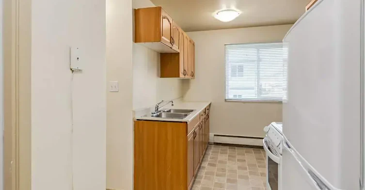 4-10945 106 Street NW, Edmonton, AB, T5H 2Y3 - 12