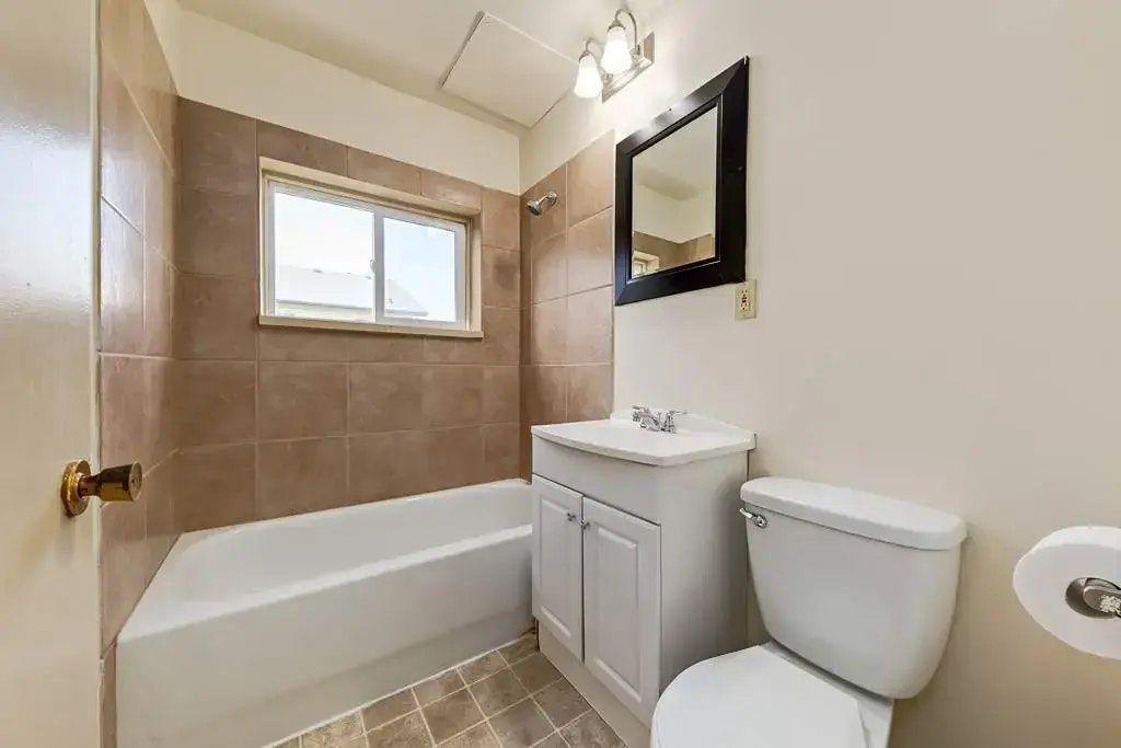 4-10945 106 Street NW, Edmonton, AB, T5H 2Y3 - 14