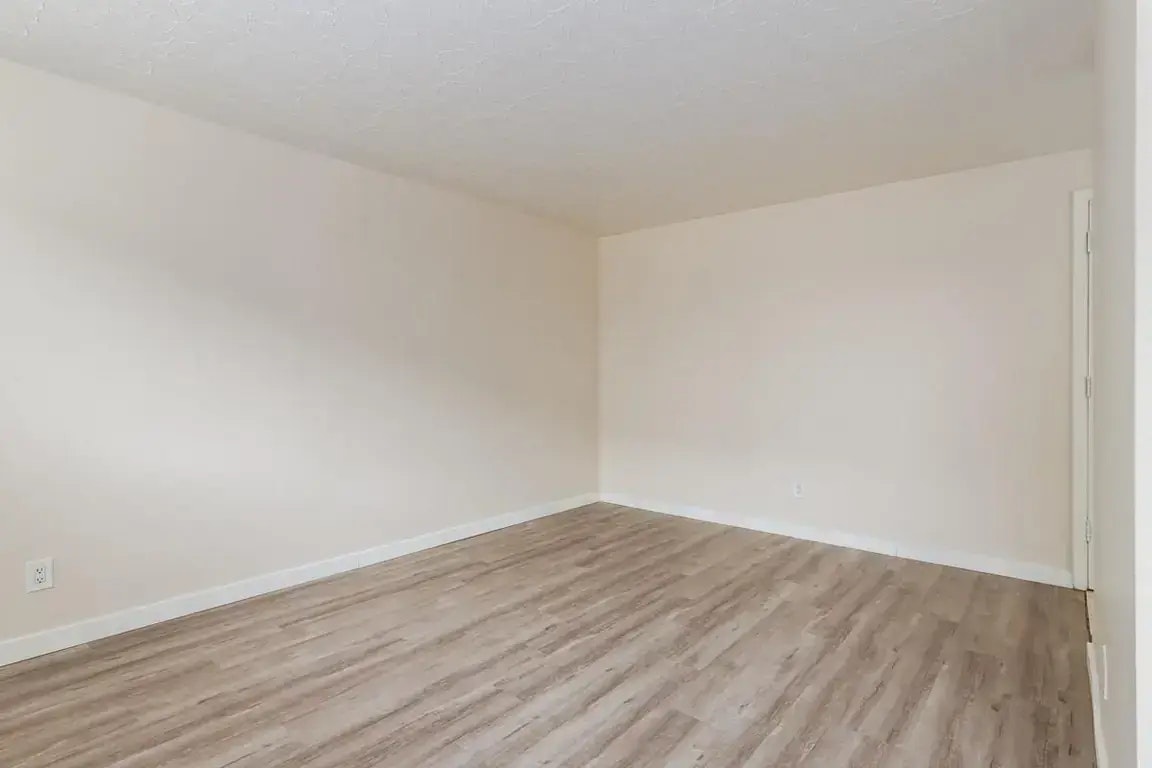 4-10945 106 Street NW, Edmonton, AB, T5H 2Y3 - 20