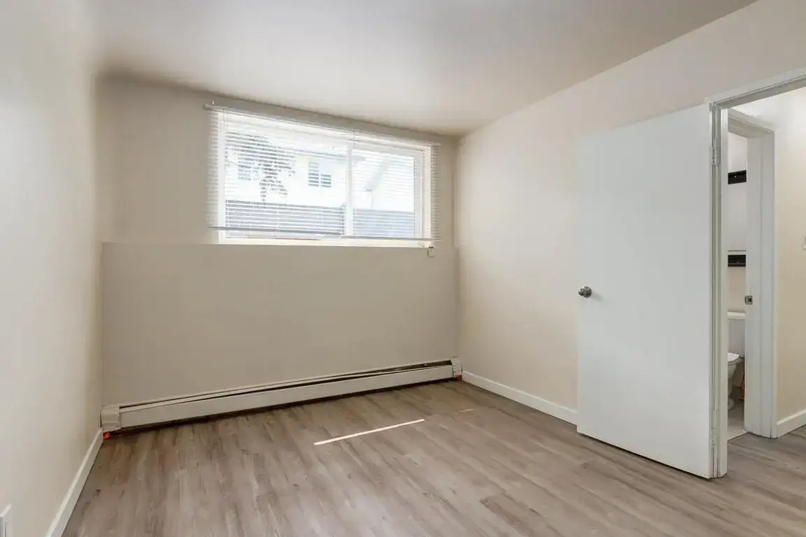 4-10945 106 Street NW, Edmonton, AB, T5H 2Y3 - 26