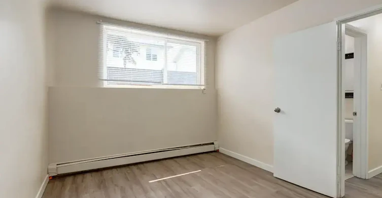4-10945 106 Street NW, Edmonton, AB, T5H 2Y3 - 26
