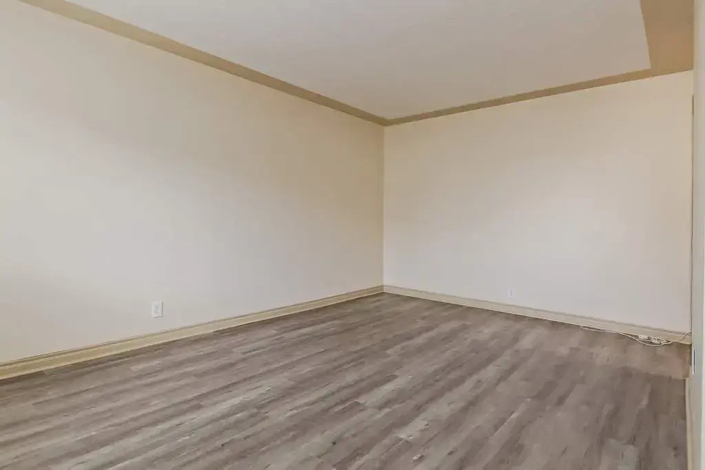4-10945 106 Street NW, Edmonton, AB, T5H 2Y3 - 9