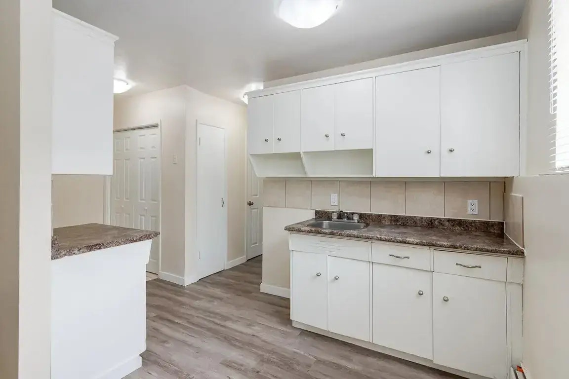 4-10945 106 Street NW, Edmonton, AB, T5H 2Y3 - 21
