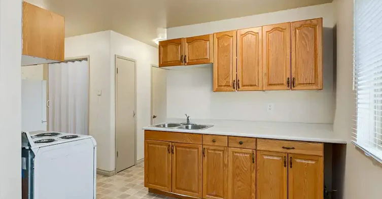 4-10945 106 Street NW, Edmonton, AB, T5H 2Y3 - 10