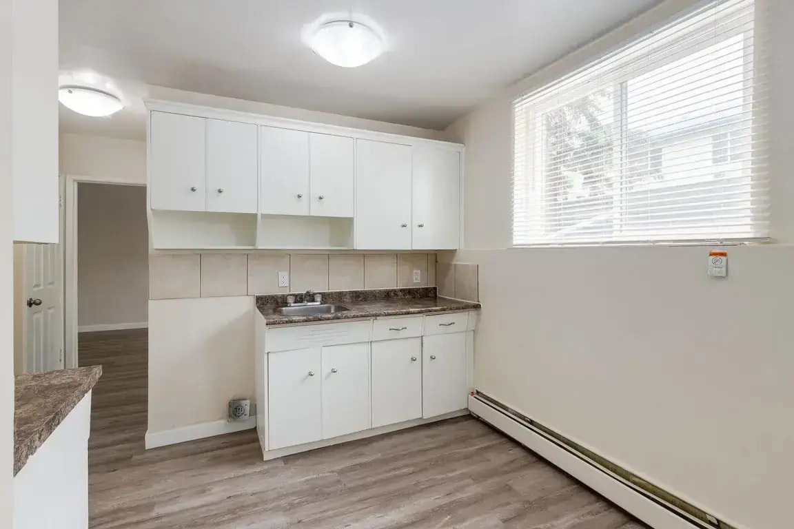 4-10945 106 Street NW, Edmonton, AB, T5H 2Y3 - 22