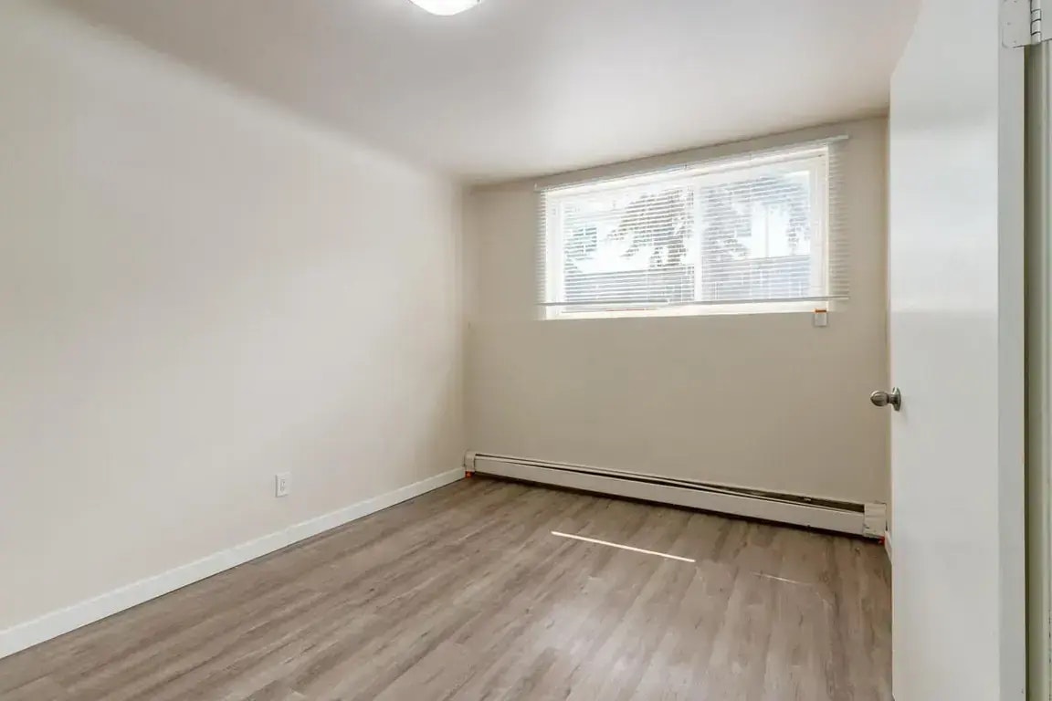 4-10945 106 Street NW, Edmonton, AB, T5H 2Y3 - 25