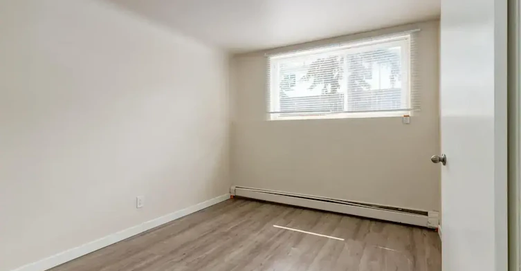 4-10945 106 Street NW, Edmonton, AB, T5H 2Y3 - 25