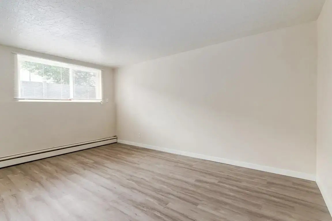 4-10945 106 Street NW, Edmonton, AB, T5H 2Y3 - 17