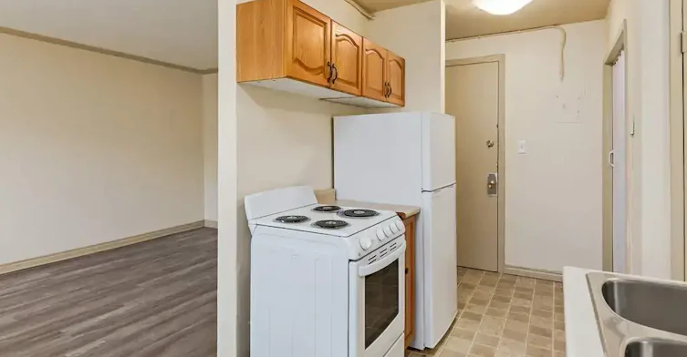 4-10945 106 Street NW, Edmonton, AB, T5H 2Y3 - 11