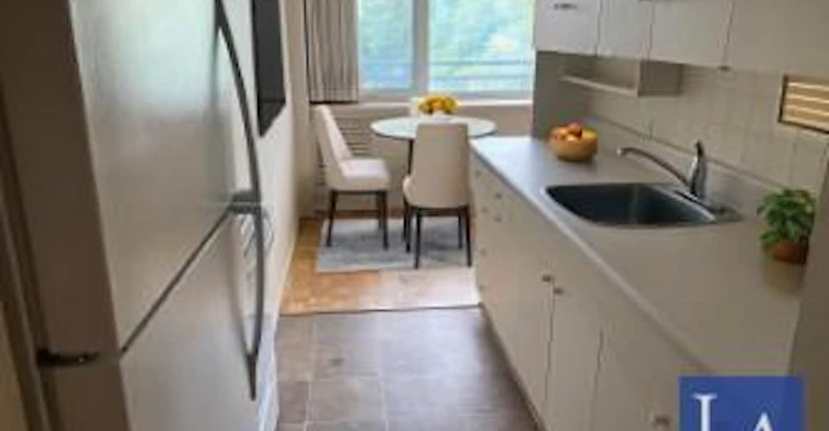 2440 Portage Avenue, Winnipeg, MB, R3J 0N5 - 5