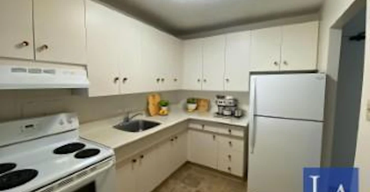 2440 Portage Avenue, Winnipeg, MB, R3J 0N5 - 4