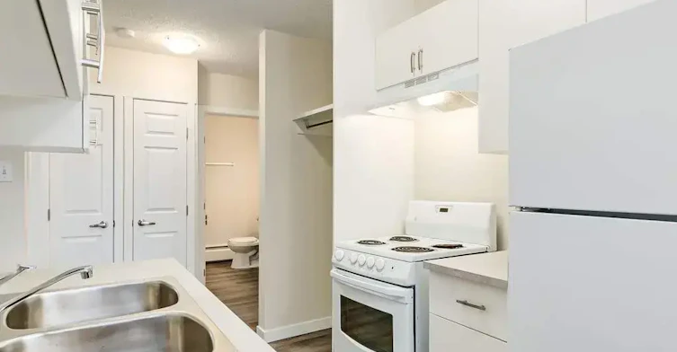 8-11811 67 Street, Edmonton, AB, T5B 1L9 - 5