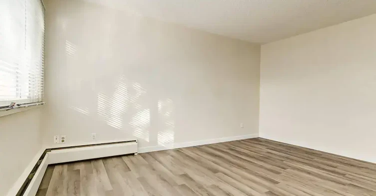 9-11811 67 Street, Edmonton, AB, T5B 1L9 - 11