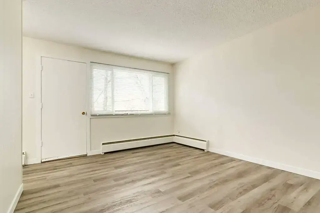 9-11811 67 Street, Edmonton, AB, T5B 1L9 - 12