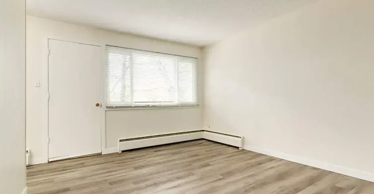 9-11811 67 Street, Edmonton, AB, T5B 1L9 - 12