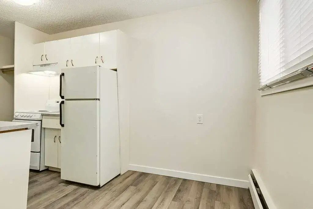 9-11811 67 Street, Edmonton, AB, T5B 1L9 - 10