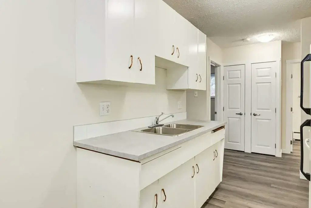 9-11811 67 Street, Edmonton, AB, T5B 1L9 - 9