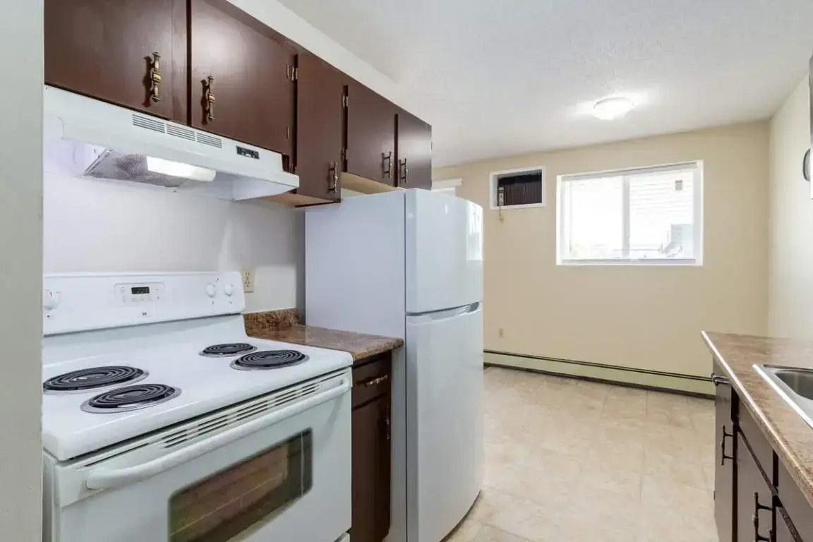 209-675 20 Street NE, Medicine Hat, AB, T1C 1H4 - 14