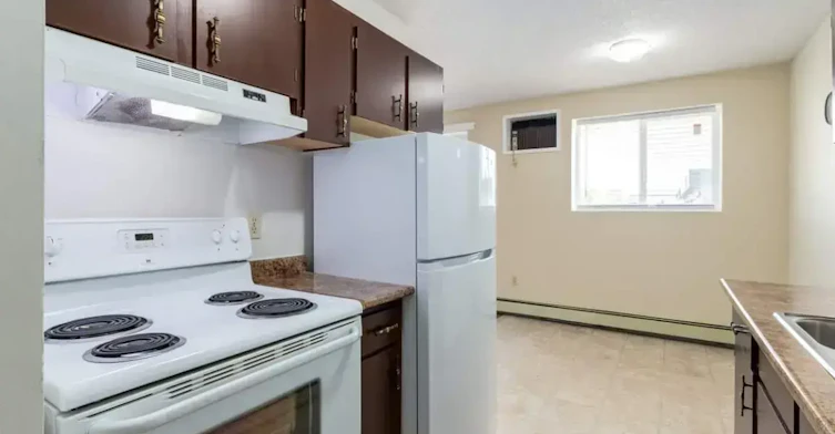 209-675 20 Street NE, Medicine Hat, AB, T1C 1H4 - 14