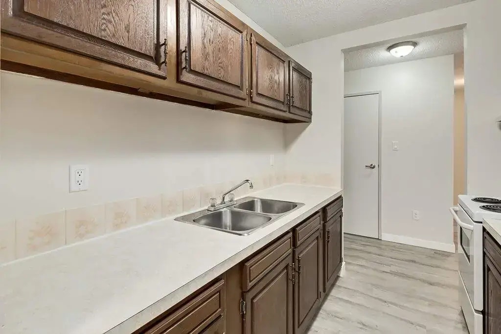 403-2399 Southview Drive SE, Medicine Hat, AB, T1B 1R1 - 4