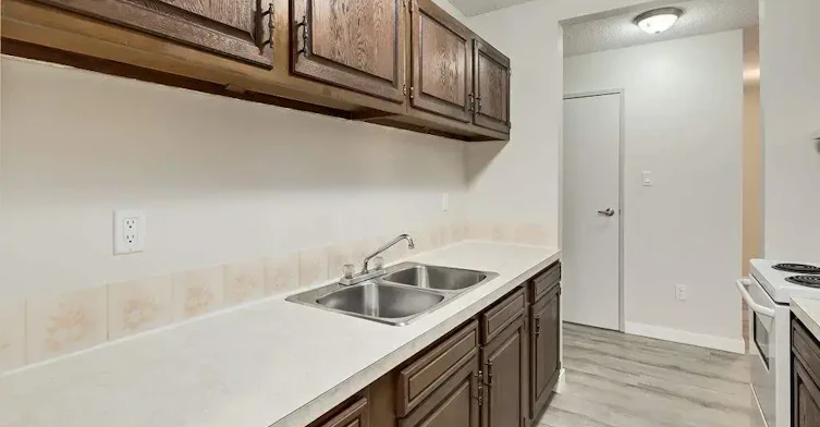 403-2399 Southview Drive SE, Medicine Hat, AB, T1B 1R1 - 4