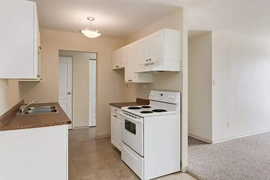 204-1658 3 Avenue NE, Medicine Hat, AB, T1C 1A3 - 9