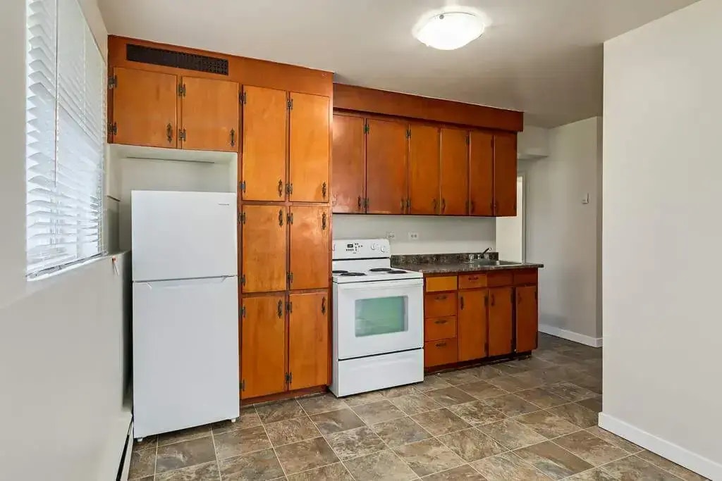 104-10960 105 Street W, Edmonton, AB, T5H 2X4 - 10