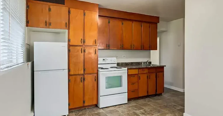 104-10960 105 Street W, Edmonton, AB, T5H 2X4 - 10