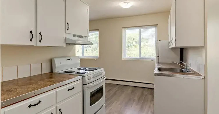 104-10960 105 Street W, Edmonton, AB, T5H 2X4 - 4