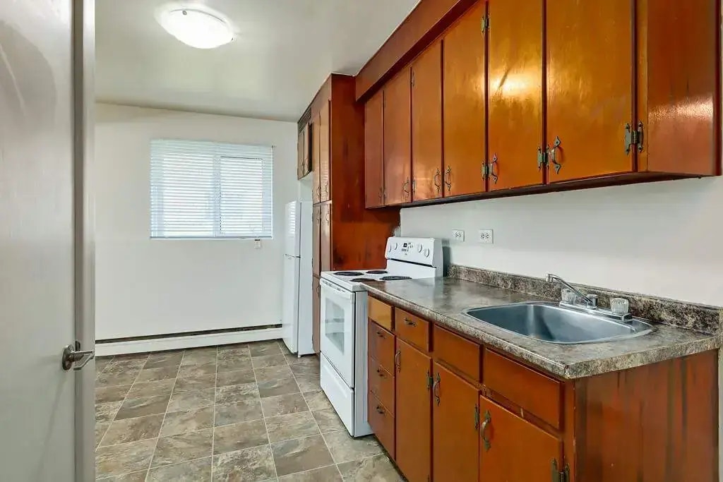 104-10960 105 Street W, Edmonton, AB, T5H 2X4 - 12