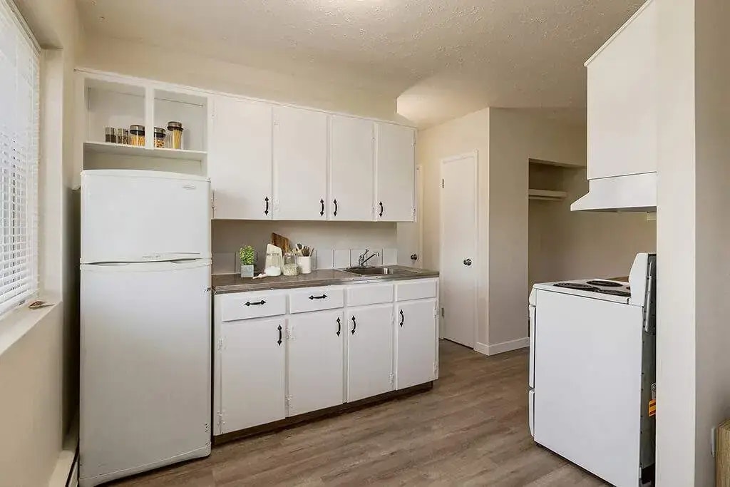 104-10960 105 Street W, Edmonton, AB, T5H 2X4 - 3