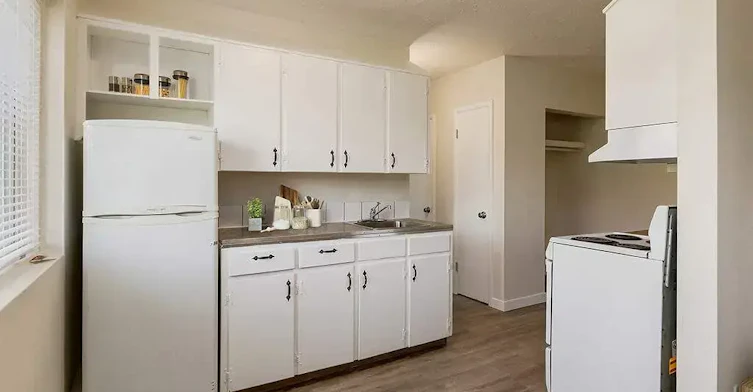 104-10960 105 Street W, Edmonton, AB, T5H 2X4 - 3