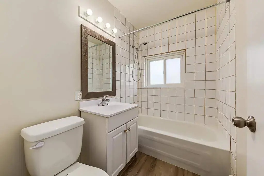 104-10960 105 Street W, Edmonton, AB, T5H 2X4 - 6