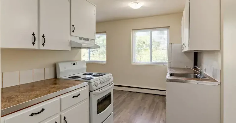 2-10960 105 Street W, Edmonton, AB, T5H 2X4 - 4