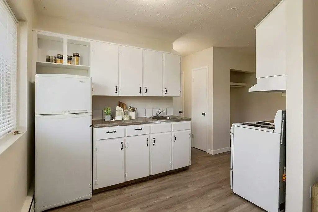 2-10960 105 Street W, Edmonton, AB, T5H 2X4 - 3
