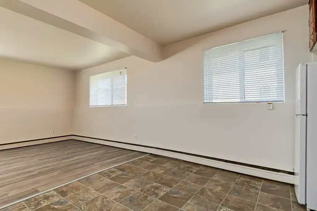 2-10960 105 Street W, Edmonton, AB, T5H 2X4 - 11