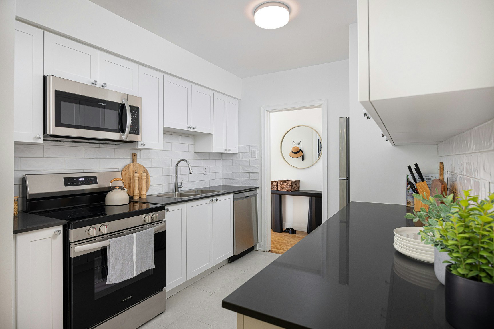 1637-104-1645 Bathurst Street, Toronto, ON, M5P 3J6 - 4