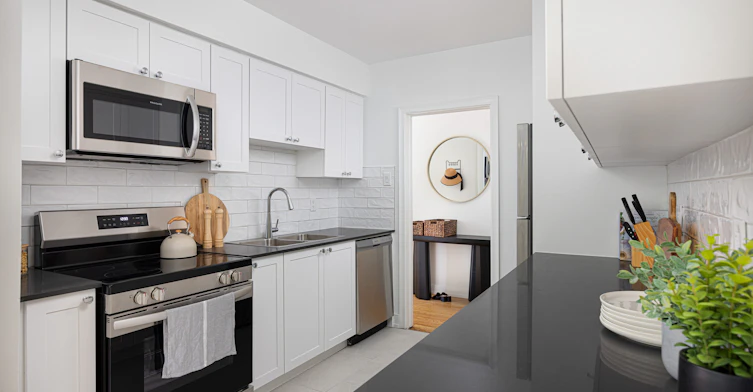 1637-104-1645 Bathurst Street, Toronto, ON, M5P 3J6 - 4