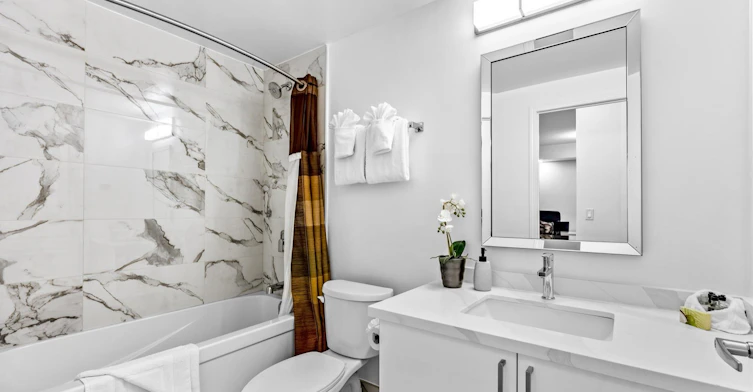 D2-50 John Street, Toronto, ON, M5V 3T5 - 2