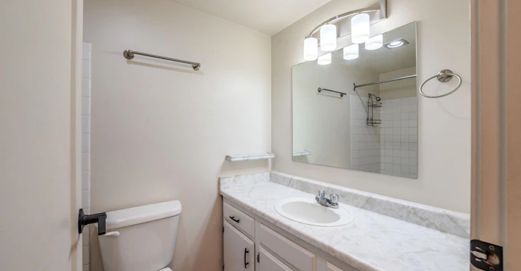 101-864 Fairview Road, Penticton, BC, V2A 5Y8 - 6