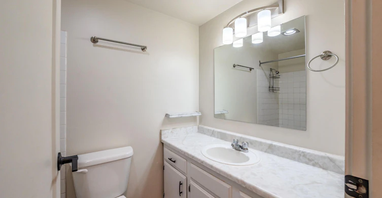 208-864 Fairview Road, Penticton, BC, V2A 5Y8 - 6