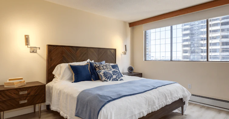 36-220 4th Avenue SW, Calgary, AB, T2P 0H5 - 4