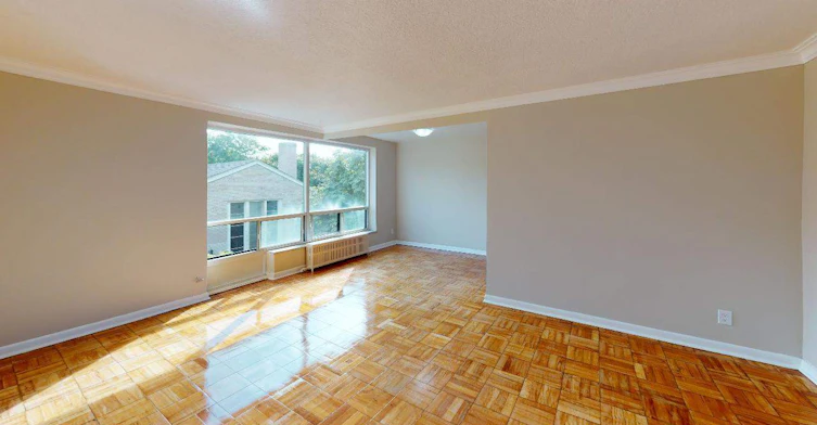 402-15 Eastwood Road, Toronto, ON, M4L 2C4