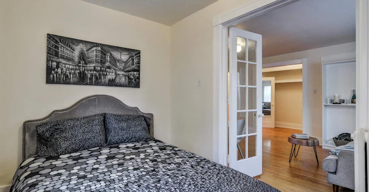 411-1 Homewood Avenue, Toronto, ON, M4Y 2J8 - 9