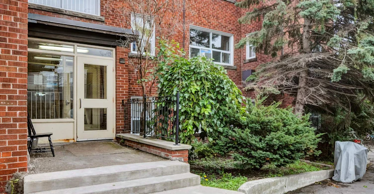 6 Folcroft, Toronto, ON, M1N 1J3 - 6