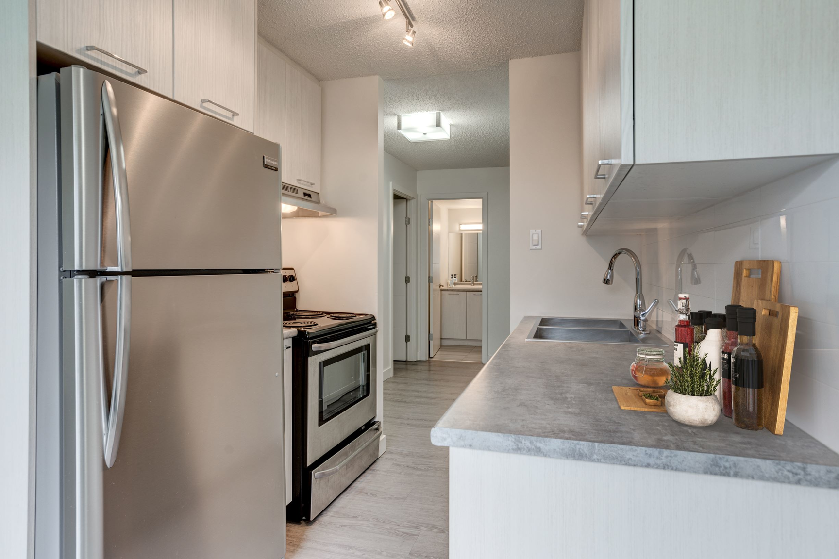 3520 31 Street NW, Calgary, AB, T2L 2A4 - 12