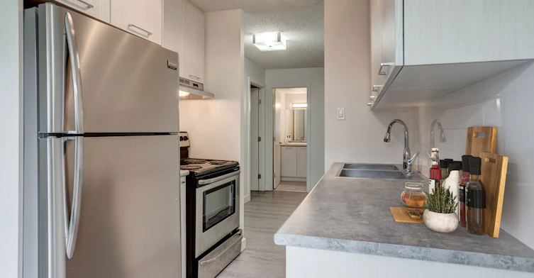 3520 31 Street NW, Calgary, AB, T2L 2A4 - 12