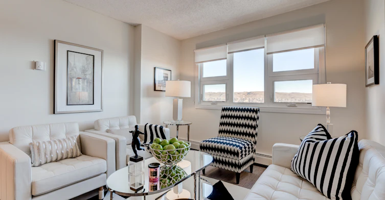 3520 31 Street NW, Calgary, AB, T2L 2A4 - 6