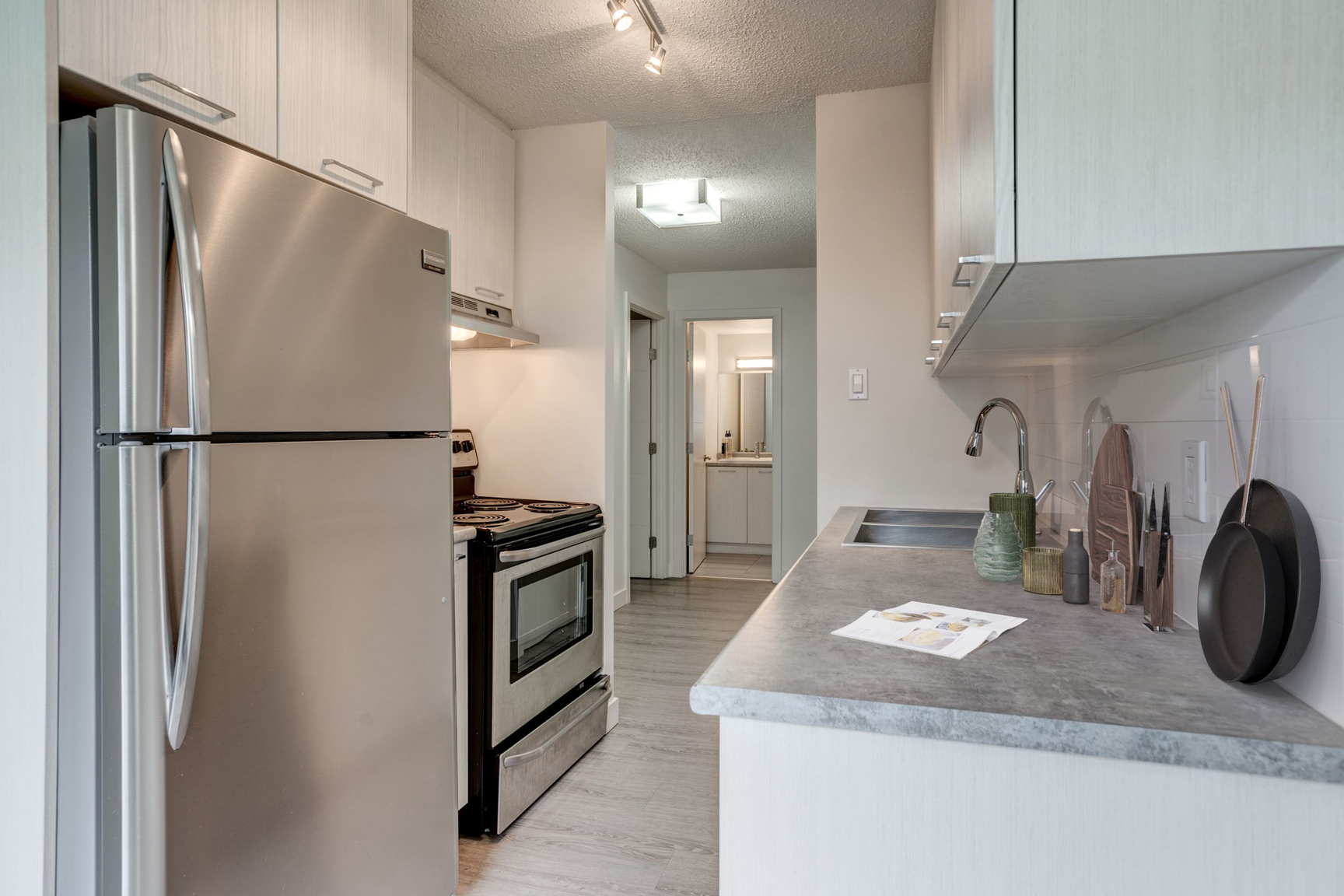 3520 31 Street NW, Calgary, AB, T2L 2A4 - 4